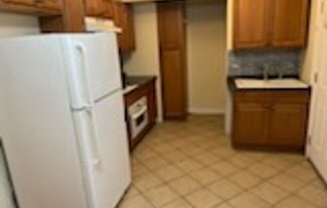 Condo wFREE HEAT in Belmont Cragin! In-unit laundry, hardwoods, more!