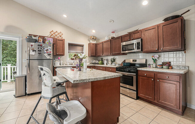 914 SWEET ST NE