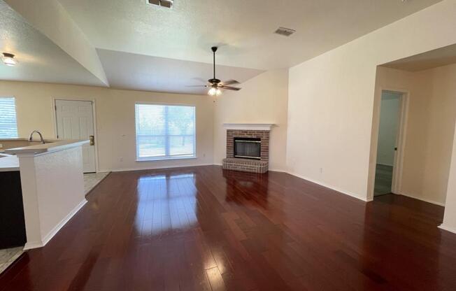 322 KINGFISHER LN