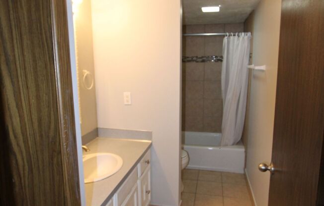 2 beds, 1 bath, 875 sqft, $1,075, Unit 10719-9