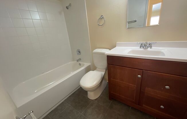 1 bed, 1 bath, 600 sqft, $1,050, Unit 211