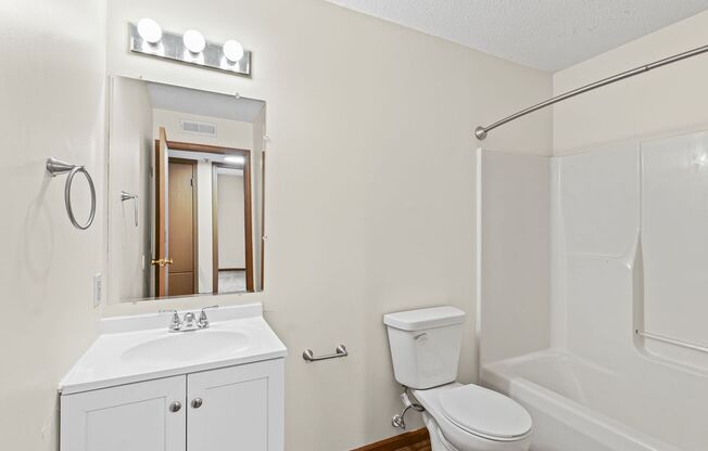 3 beds, 2 baths, 1,100 sqft, $1,160, Unit 9G