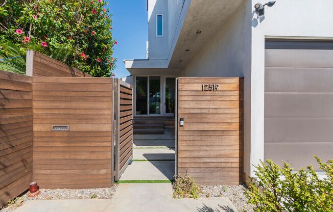 Stunning Custom Home in Del Rey