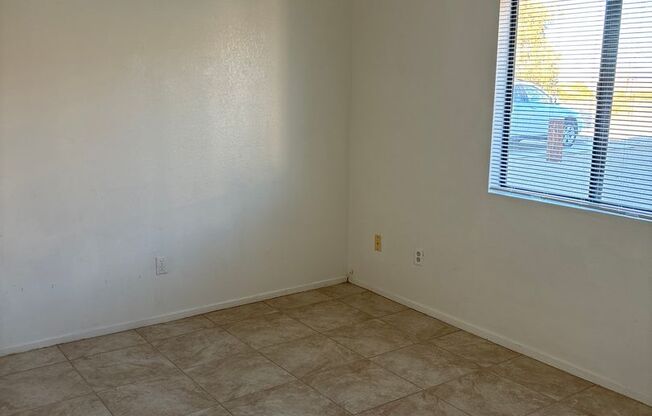 2 beds, 1 bath, $1,000, Unit 74029 Cactus Unit A