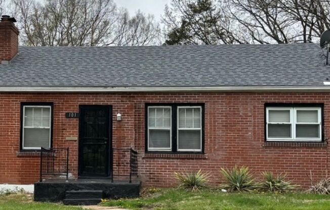 CHARMING 2 BEDROOM SINGLE FAMILY HOME AVAILABLE NOW!