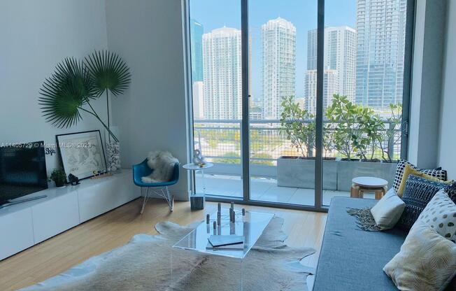690 SW 1 CT