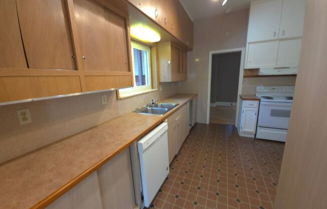 3 beds, 1 bath, $4,800