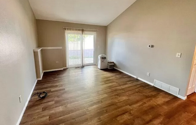 2 beds, 1 bath, $1,995