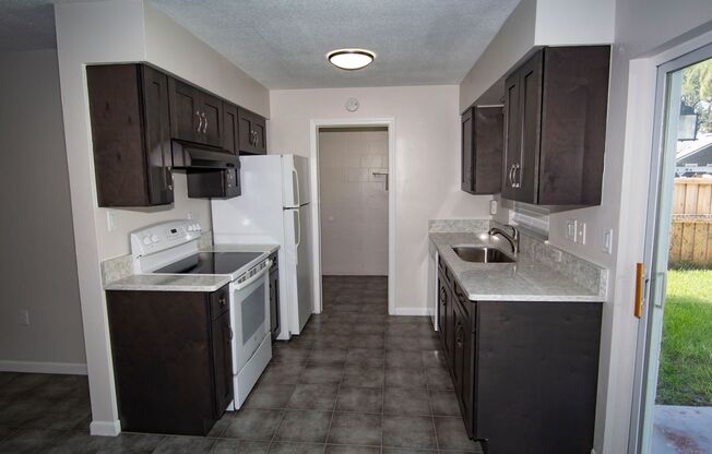 2 beds, 1 bath, $1,865