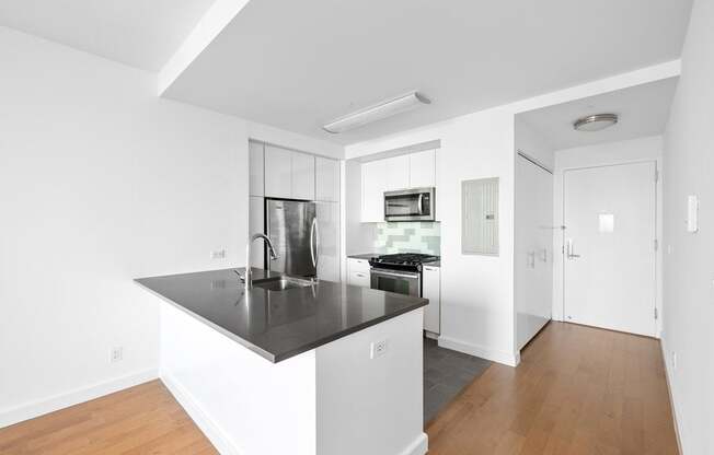 1 bed, 1 bath, $4,300, Unit 12C