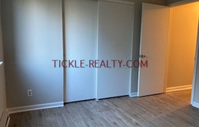 2 beds, 1 bath, $1,195, Unit 3