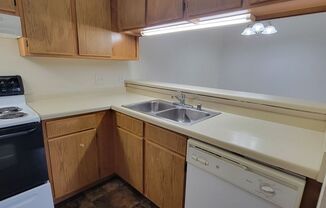 2 beds, 1 bath, $1,300