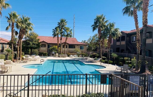 1ST-FLOOR 2 bed condo for rent in Cliff Shadows!