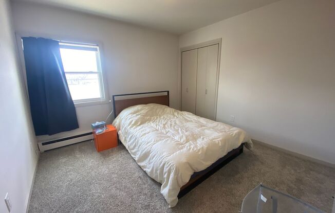 2 beds, 1 bath, $1,395, Unit 321