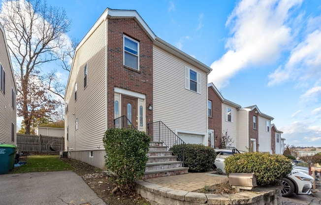 215 SAINT MARY ST