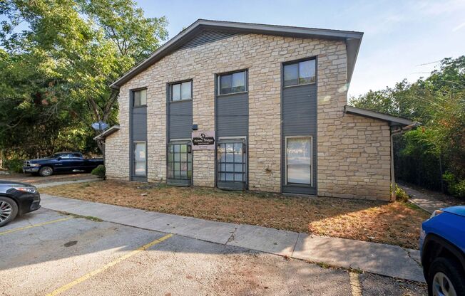 Charming 2-Story Townhouse Apartment in Lockhart