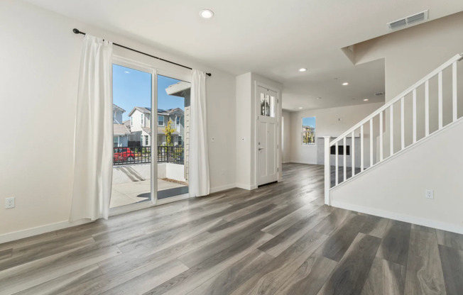 STUNNING 3/3+LOFT (Rocklin) Gem! Don't Miss This One!  (See Below For Viewings)!