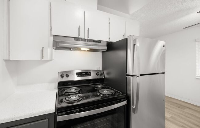 2 beds, 1 bath, 700 sqft, $1,335, Unit 04