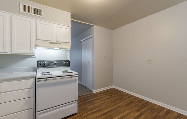 1 bed, 1 bath, 750 sqft, $1,110, Unit B-02