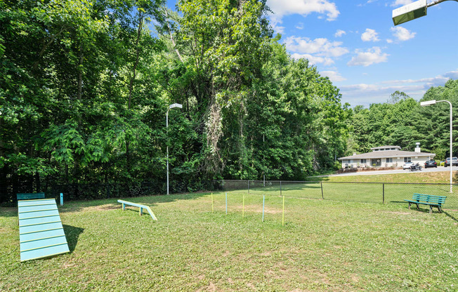 Woods_Edge_Apartments_Outdoor Dog Play Area