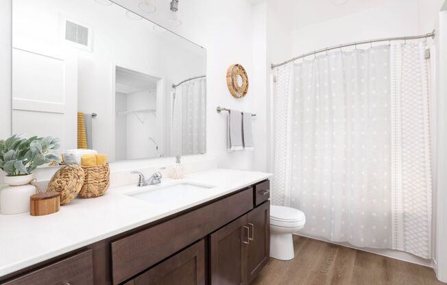 3 beds, 2 baths, 1,384 sqft, $1,850, Unit 201