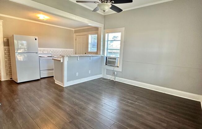 Cozy Home Near Downtown!! Short-term lease options available!