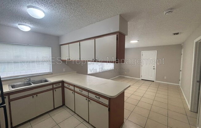 3 beds, 1.5 baths, 1,100 sqft, $1,599