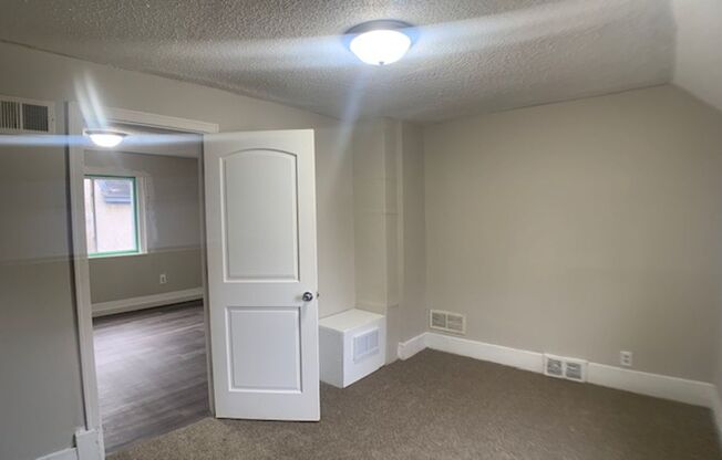 2 beds, 1 bath, 725 sqft, $1,595, Unit 2