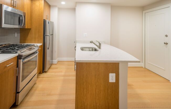 2 beds, 1 bath, 912 sqft, $3,495, Unit 0112