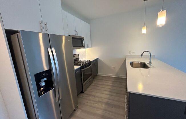 1 bed, 1 bath, 745 sqft, $2,225, Unit 322