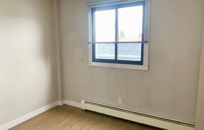 2 beds, 1 bath, $1,300, Unit 301