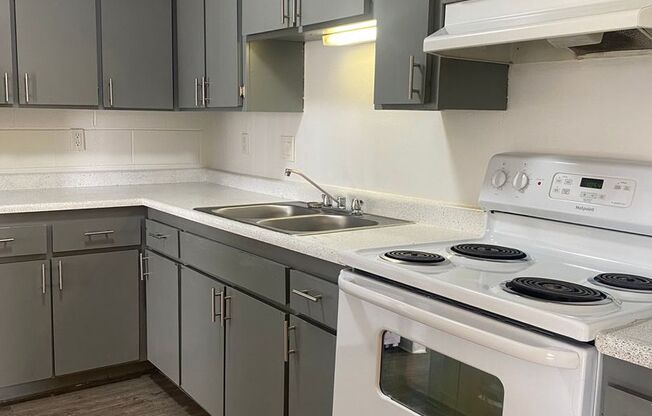 2 beds, 1 bath, 788 sqft, $899, Unit 212