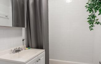 Studio, 1 bath, $2,600, Unit 5G