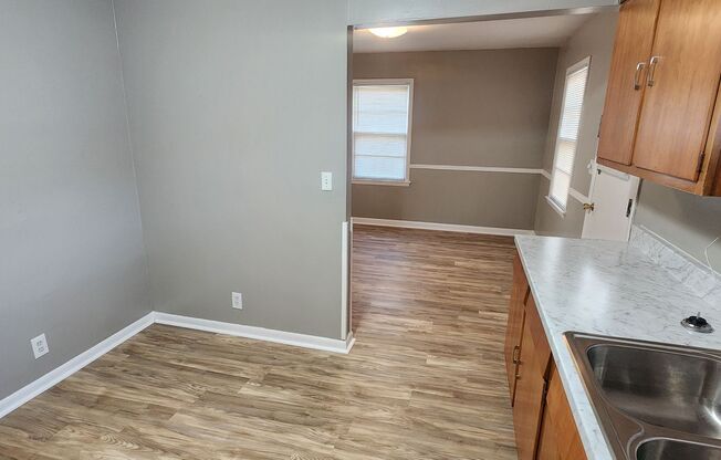 2 beds, 1 bath, 960 sqft, $1,175, Unit 400 Walker