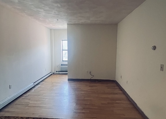 1 bed, 1 bath, 673 sqft, $2,750, Unit 303