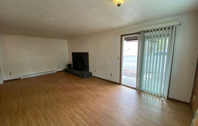 2 beds, 1 bath, 820 sqft, $1,495, Unit A