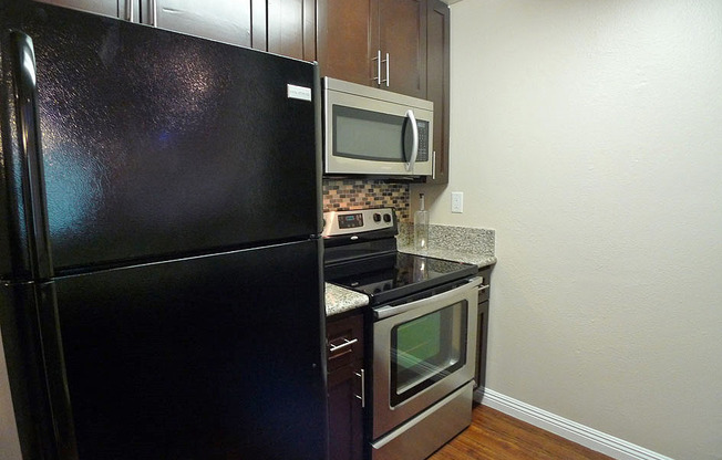 1 bed, 1 bath, 650 sqft, $2,095, Unit 216