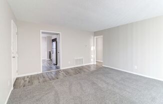 3 beds, 1.5 baths, $1,300, Unit 1527-03