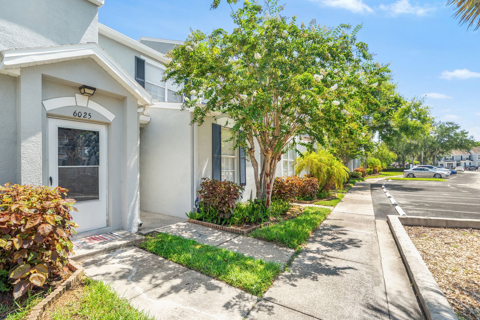 Elegant Riverview Town House