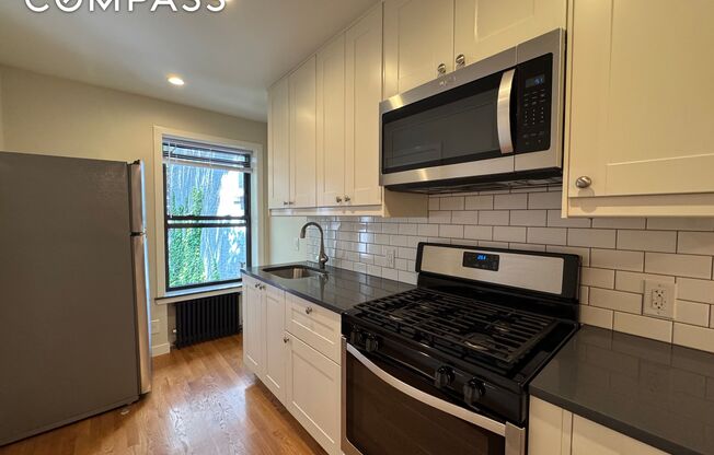 429 E 9 ST