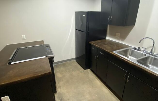 Studio, 1 bath, 438 sqft, $625, Unit 649