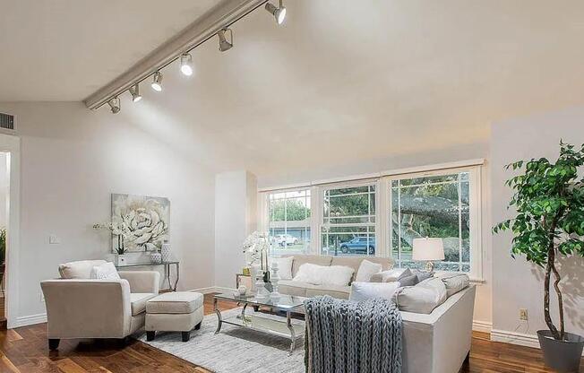 22243 W CRAGGY VW ST