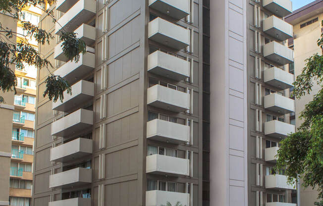 Waikiki Walina Apartments exterior building during the day