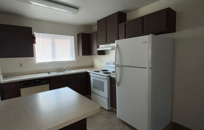 2 beds, 1 bath, 780 sqft, $1,150, Unit #D