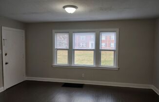 2 beds, 1 bath, $1,100, Unit 617-1