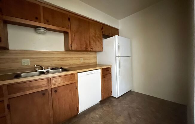 1 bed, 1 bath, 700 sqft, $595, Unit Unit 6