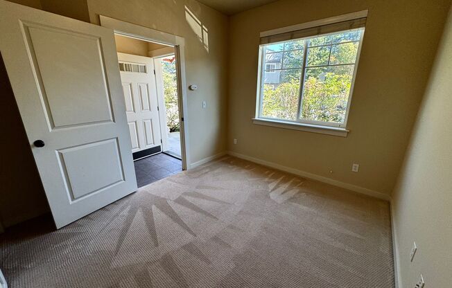 Spacious 2 bedroom 2 1/2 bath Plus Den  townhome