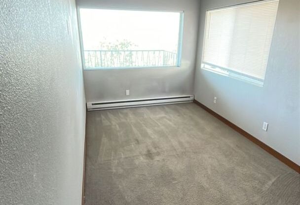 1 bed, 1 bath, $800, Unit #6 - Room 3