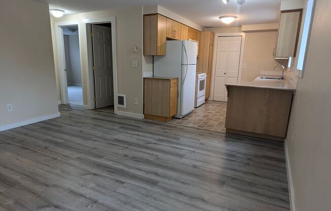 2 beds, 1.5 baths, $1,590, Unit 2