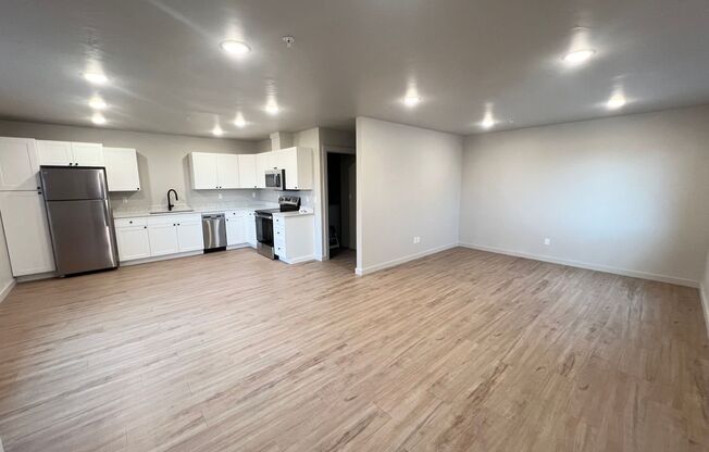 2 beds, 1 bath, 1,000 sqft, $1,450, Unit E